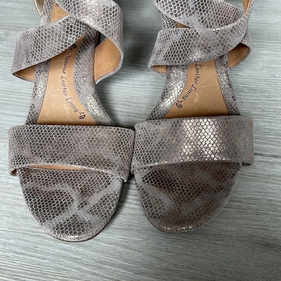 Sofft Mauldin Strappy Wedge Leather Sandal Snake Print Metallic Size 10 - Picture 6 of 9